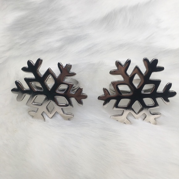 SOLD: Silver Snowflake Napkin Ring 4 Set - Picture 8 of 8